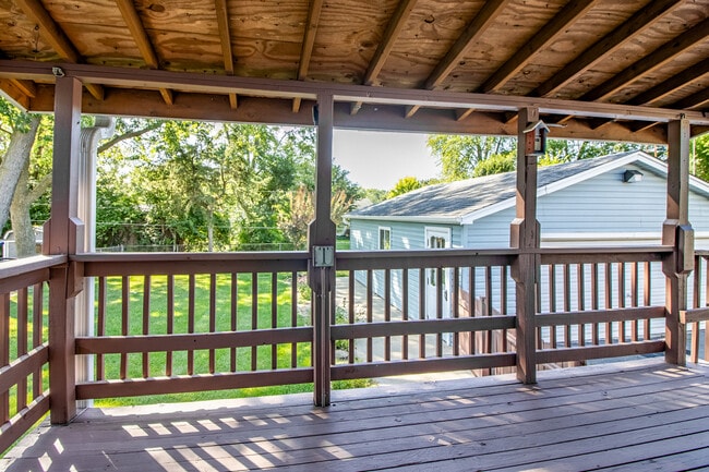 Building Photo - 738 Tinley Dr