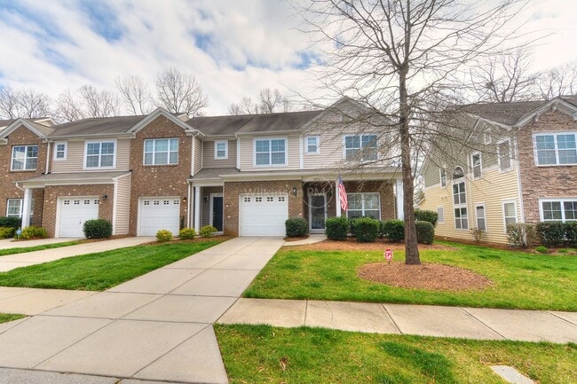 Building Photo - Big & Nice 3Br/2.5Bth Townhome in Steele Creek by Harris Teeter Shopping Center