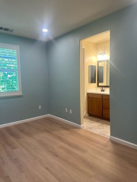 Building Photo - 842 Las Flores Rd