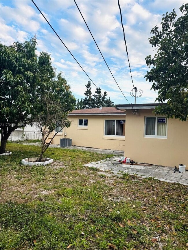 Building Photo - 2411 Rodman St