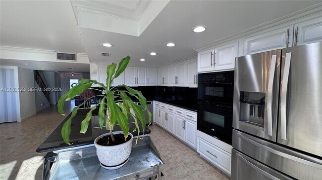 Building Photo - 903 NE 27th Ave