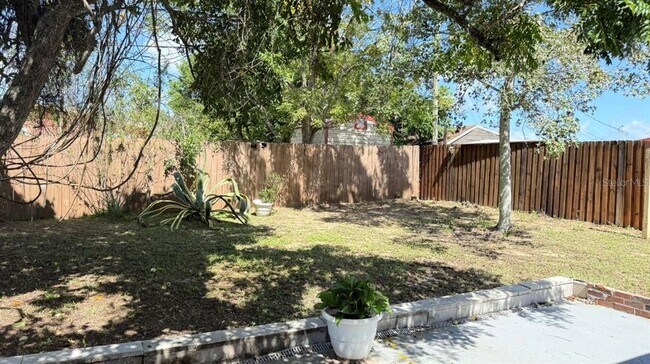 Building Photo - 1760 Tee Dee Ln