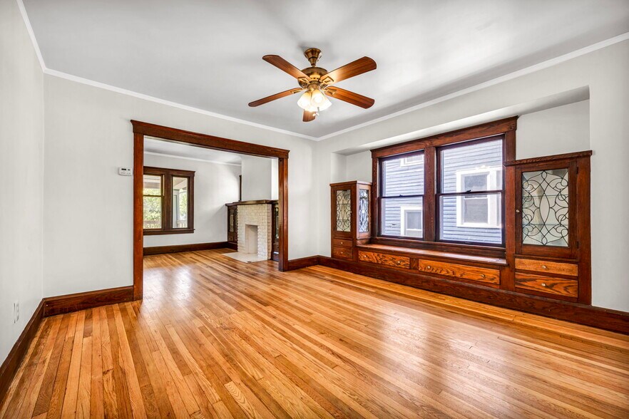 Building Photo - 1331 W 102nd St