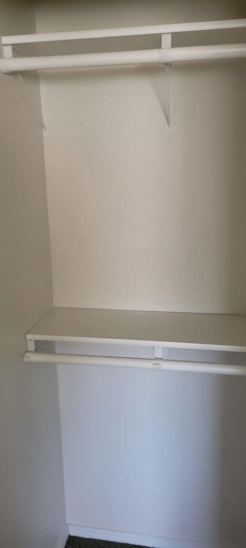 Building Photo - Cozy home on large lot w/fenced backyard