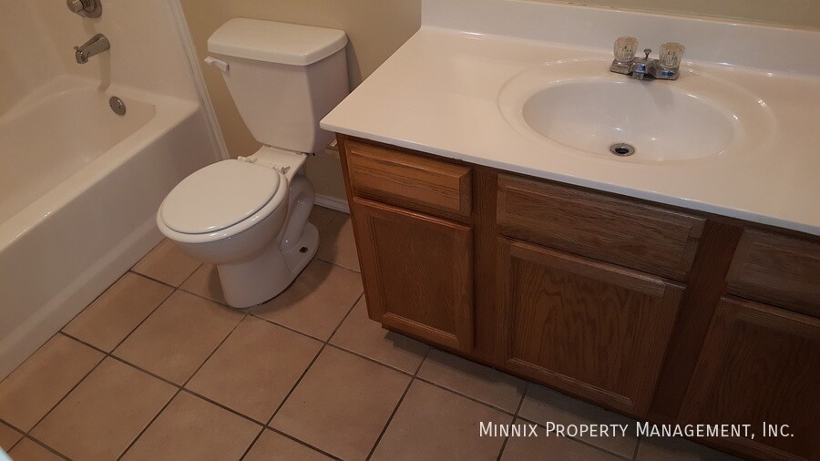 Building Photo - 515 N Kline Ave