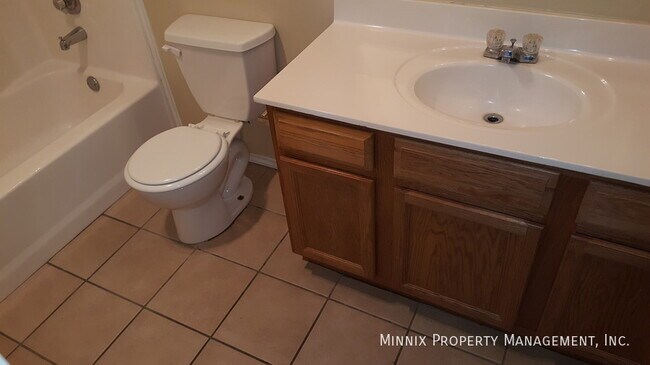 Building Photo - 515 N Kline Ave