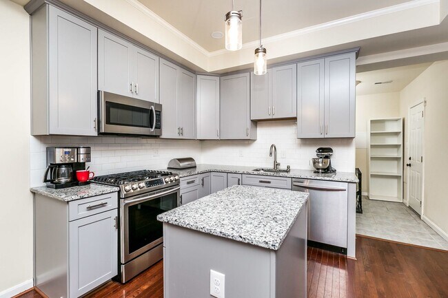 Building Photo - Stylish End-of-Group 2 bd 2.5bth Home in P...