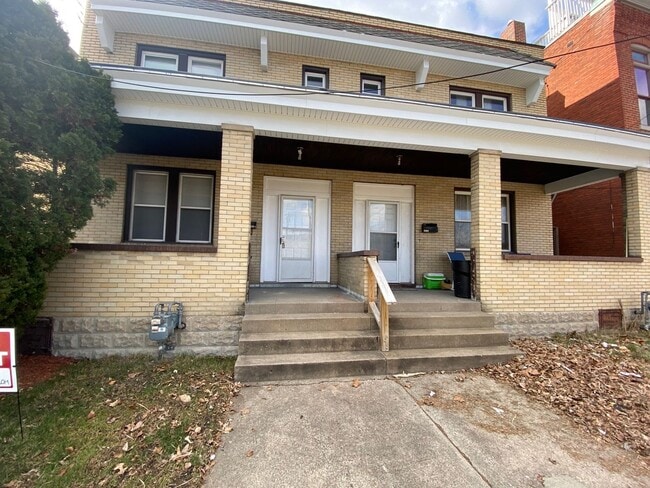 Building Photo - 2 Bedroom Townhome for Rent in the Arlingt...