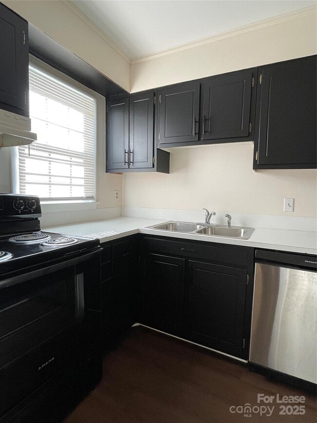 Building Photo - 4605 Coronado Dr