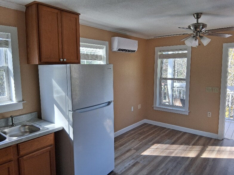 Building Photo - 589 Bernard Street