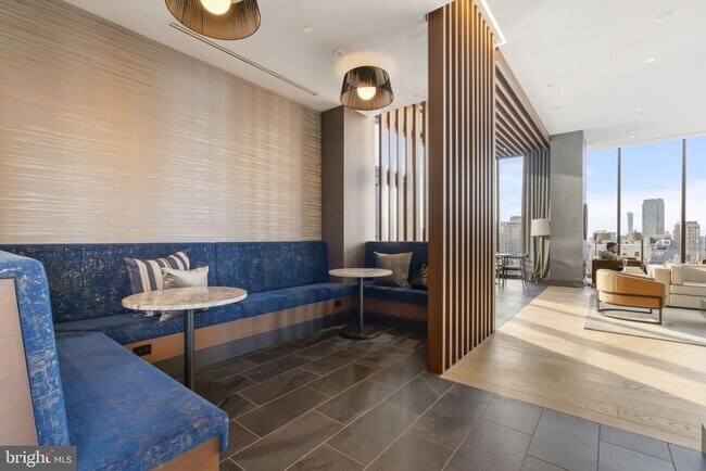 Building Photo - 210 S 12th St