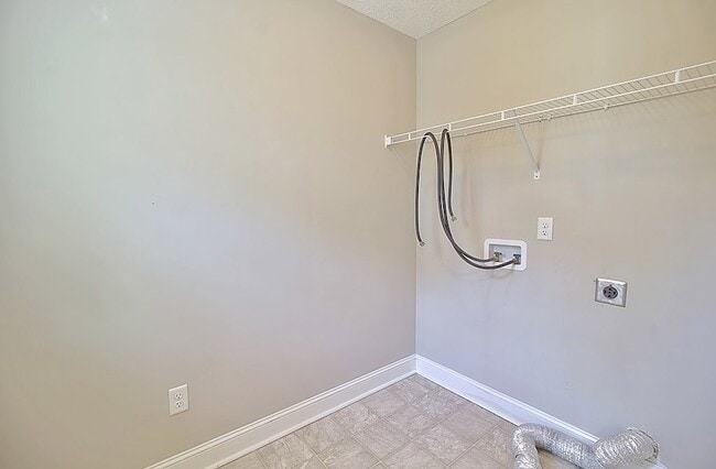 Building Photo - 771 Live Oak Church Rd