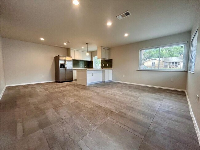 Building Photo - 8924 Trone Cir