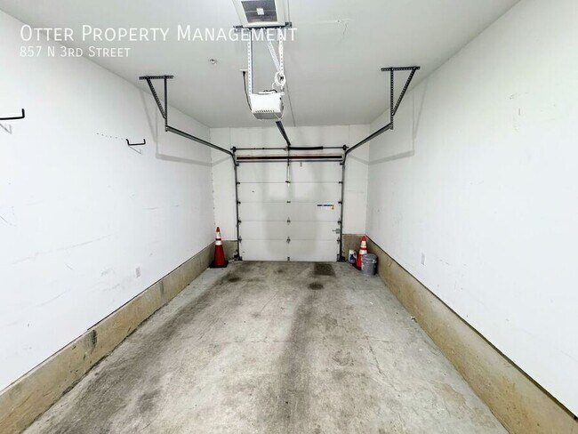 Building Photo - 857 N 3rd St