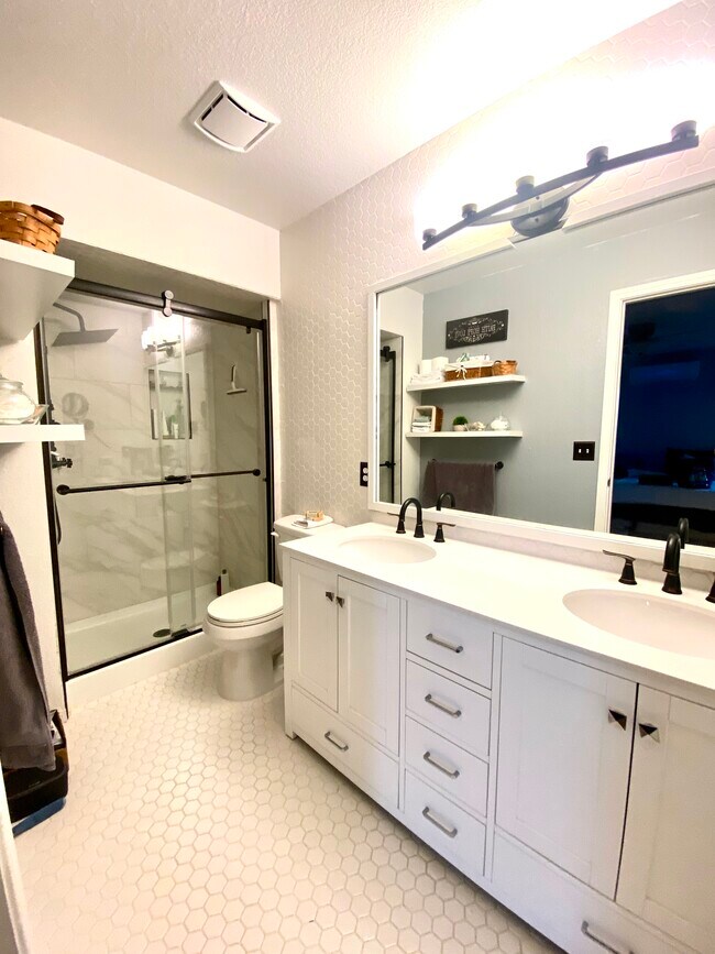 Building Photo - 4426 S Tinker Ave