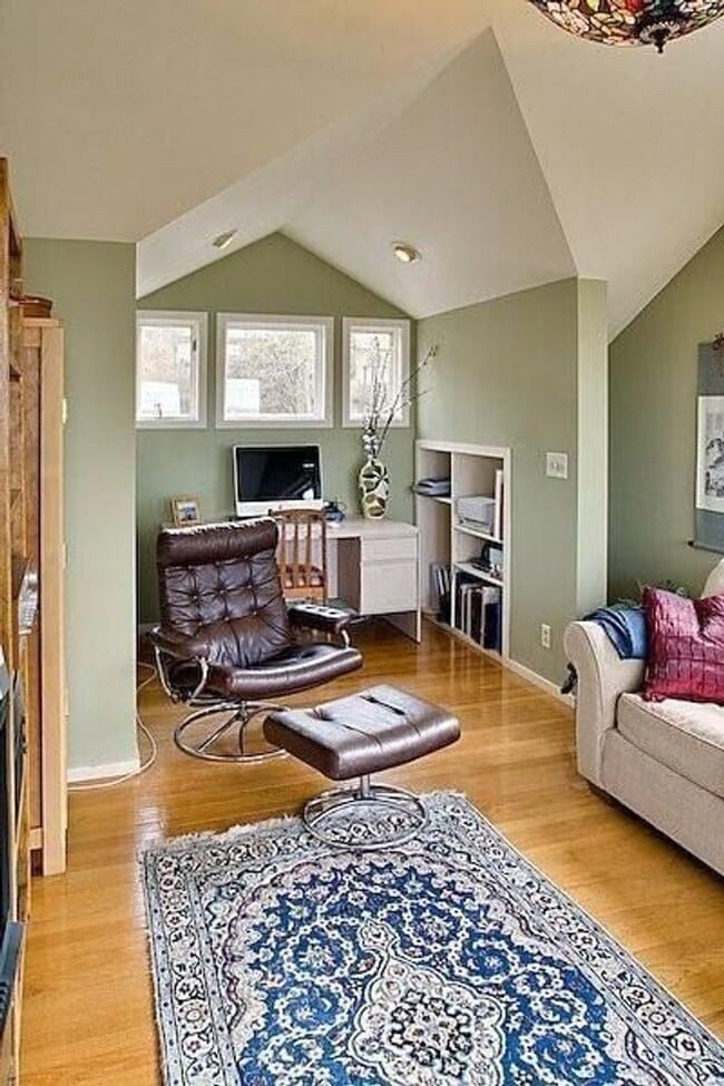 Building Photo - September Pre-lease - 6Bd/3Ba