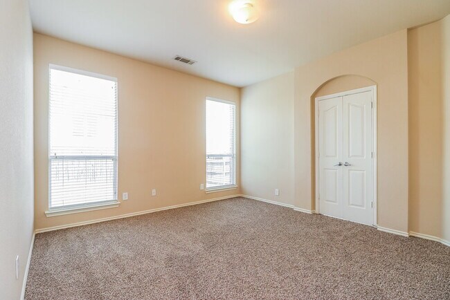 Building Photo - 12817 Dorset Dr