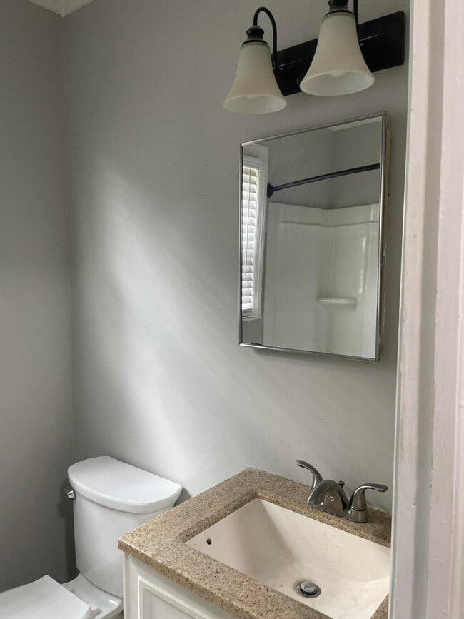 Building Photo - 304 1st St