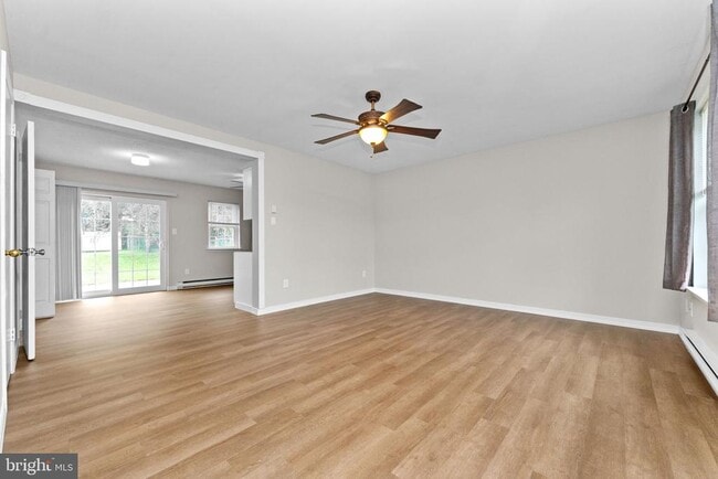 Building Photo - 553 Blaker Dr