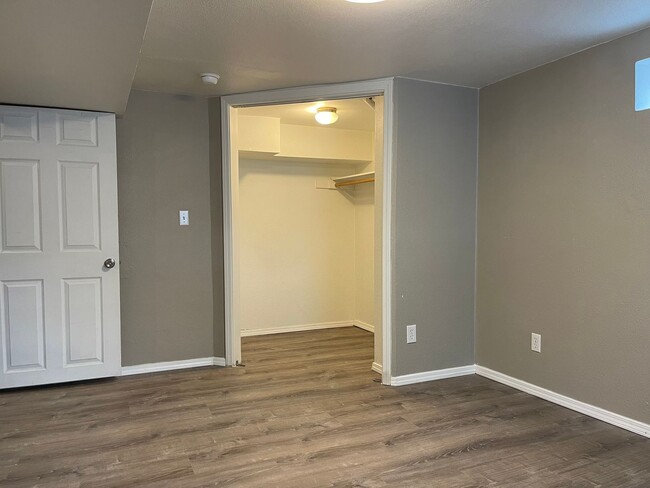 Building Photo - Updated 3 Bedroom Duplex in Northwest Spokane