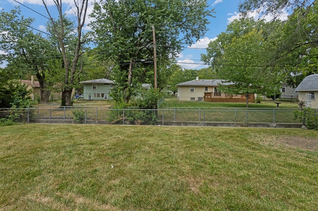 Building Photo - 622 NW Kay Dr