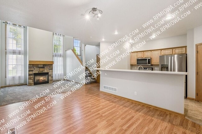 Building Photo - 513 E 4th St