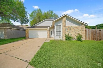 Building Photo - 8203 Woodland Willows Dr
