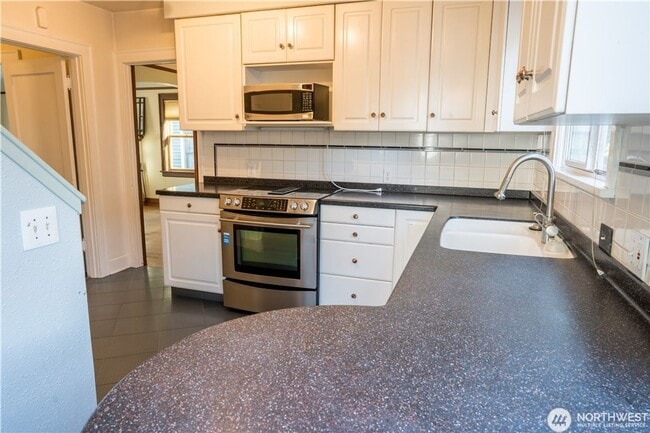 Building Photo - 2bd/2.5ba Seattle House