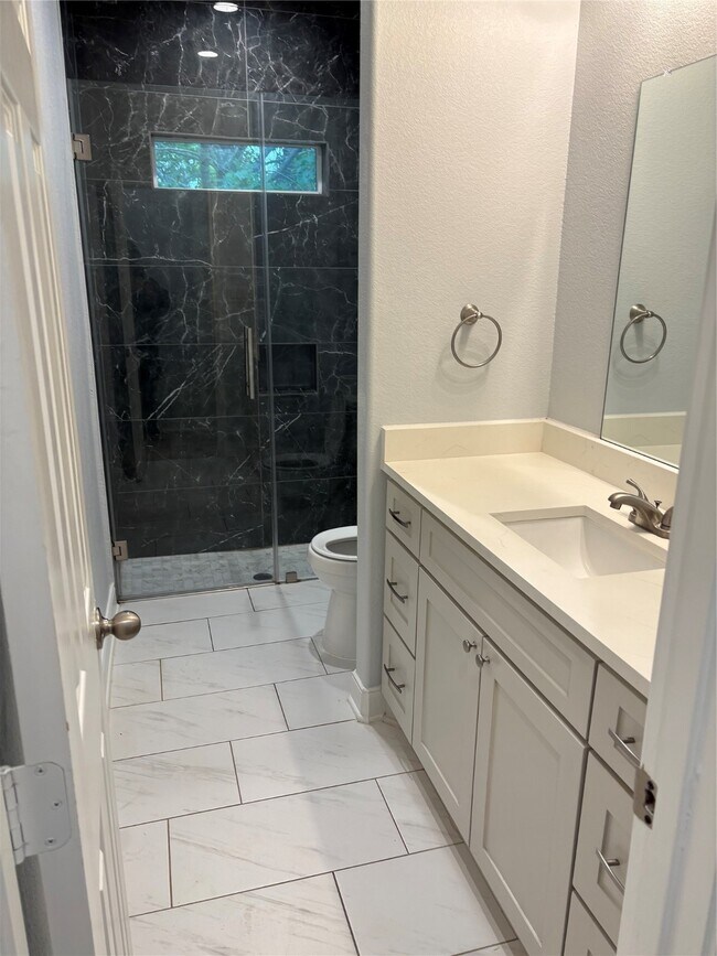 Building Photo - 205 Mcelroy Ave