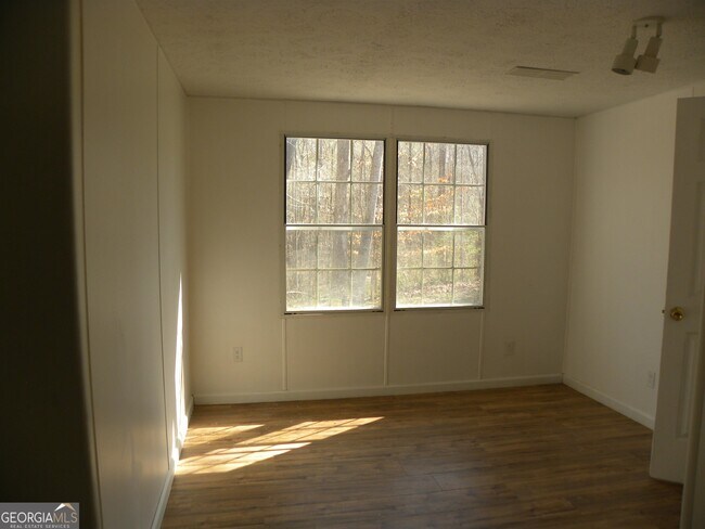 Building Photo - 174 Bell Acres Rd