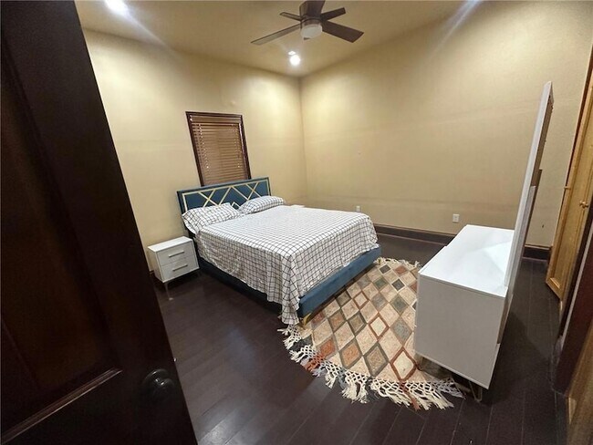 Building Photo - 5611 Rickert Dr