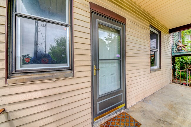 Building Photo - 103 Harwood St