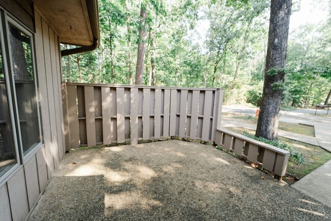 Building Photo - This newly remodeled house is the perfect cozy place to call home. It is 2 bed, 1.5 bath and pet ...