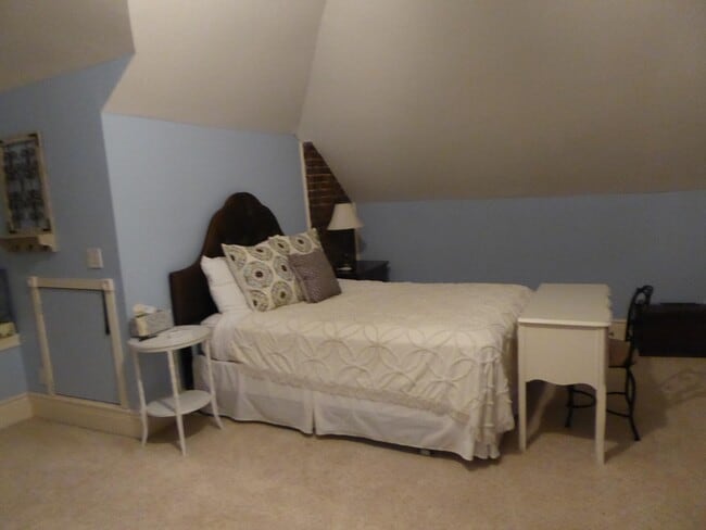 Third Bedroom - 906 Fatherland St