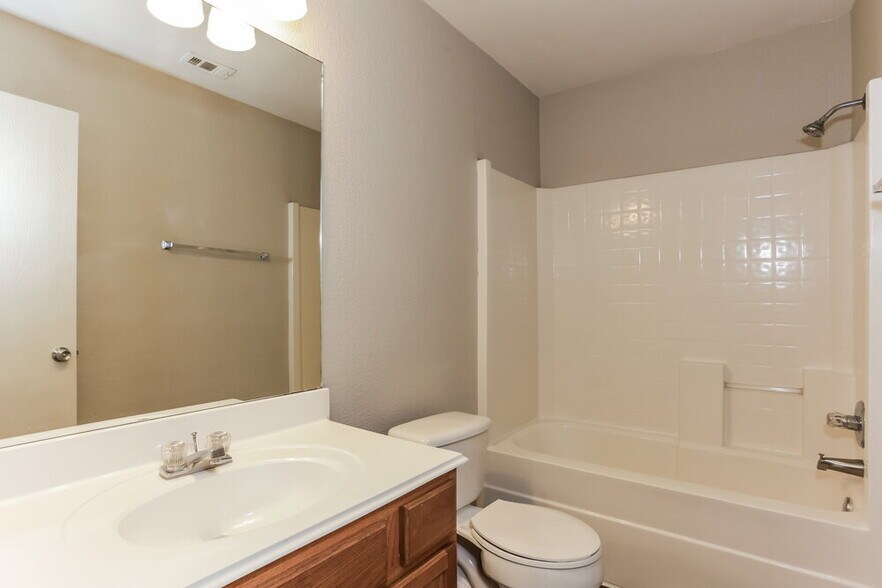Building Photo - 1124 Sandalwood Dr