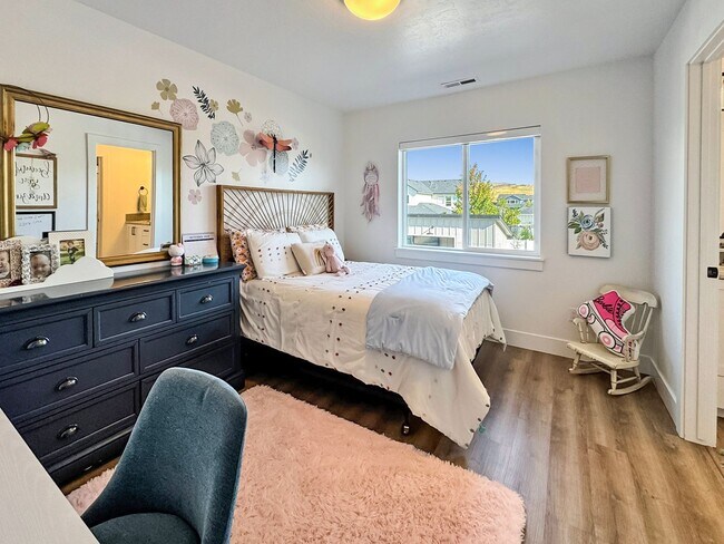 Building Photo - Luxury 5-Bed, 4.5-Bath in Dry Creek Ranch, Minutes to Boise & Eagle