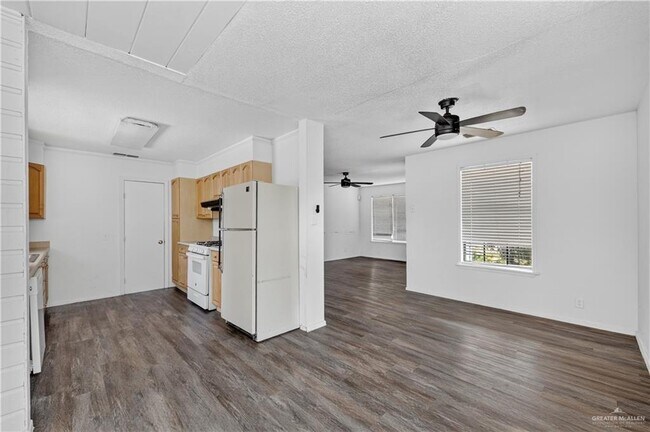 Building Photo - 20 Quince Ave