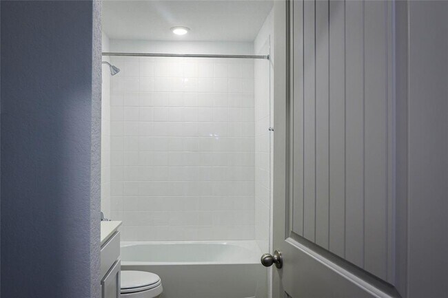 Building Photo - 231 Sweetwater Crk Ln