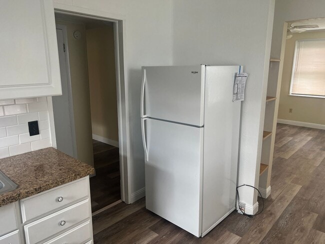 Building Photo - RARE CARSON LANE DUPLEX AVAILABLE