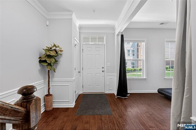 Building Photo - 117 Truman Dr