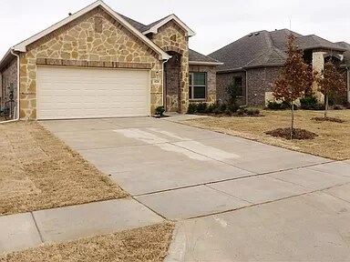 Building Photo - 624 Redwood Dr
