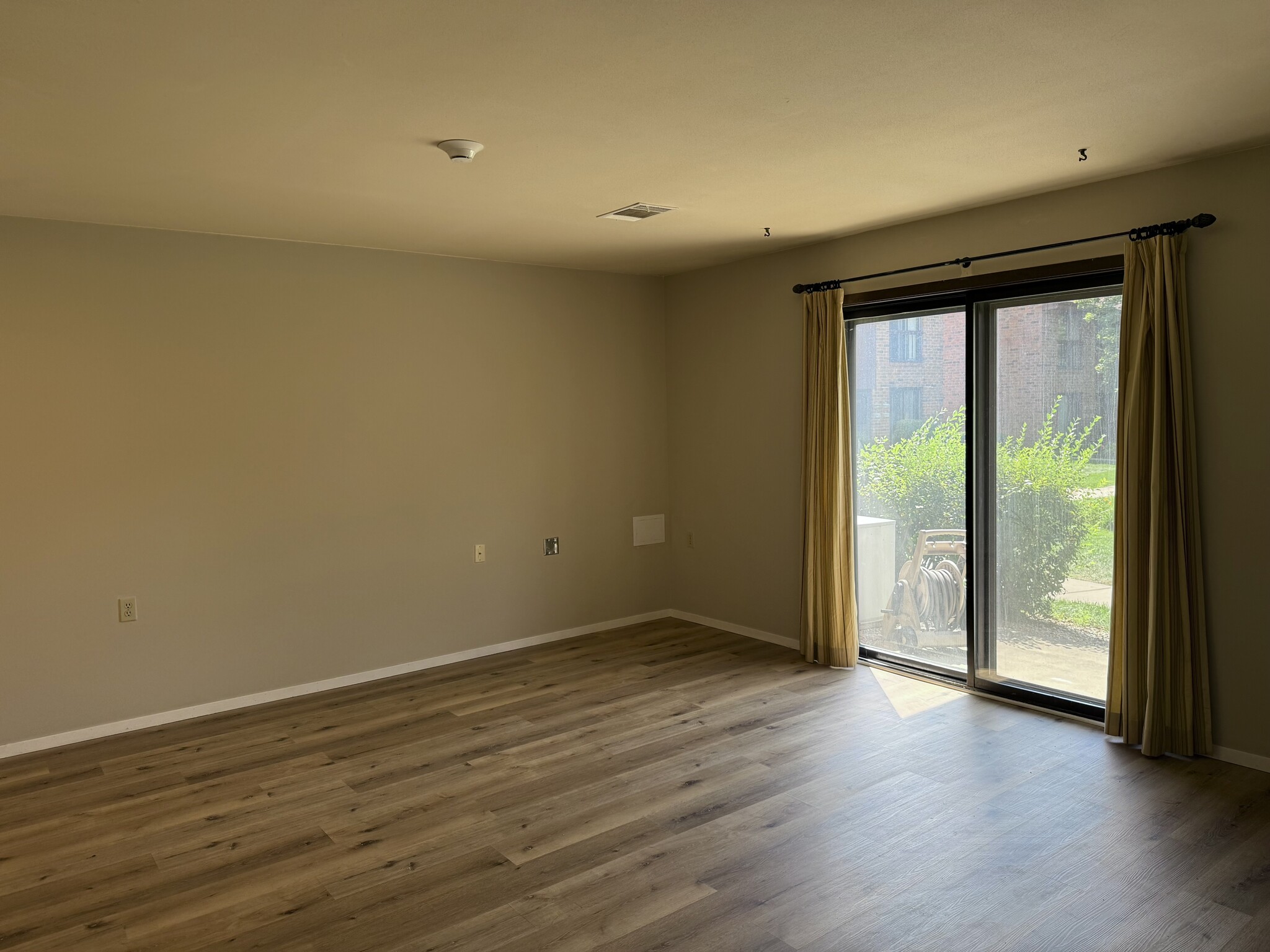 Building Photo - 9028 N Park Plaza Ct