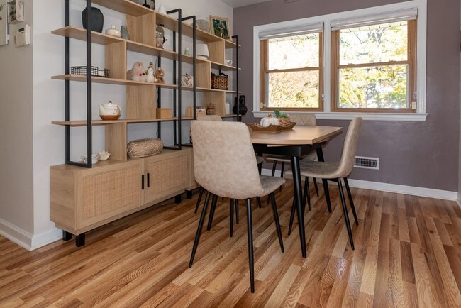 Building Photo - Beautiful 3-Bedroom, 3-Bathroom Home with ...