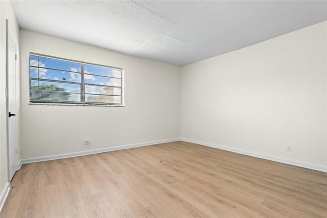 Building Photo - 3750 NW 115th Way