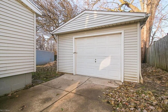 Building Photo - 4730 Blythin Rd