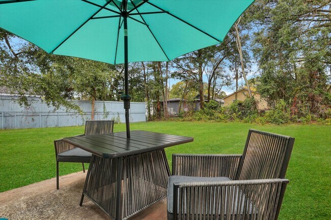 Building Photo - Furnished 4 Bedroom, 2 Bath Brick Home in Savannah