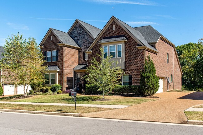 Building Photo - 9810 Glenmore Ln