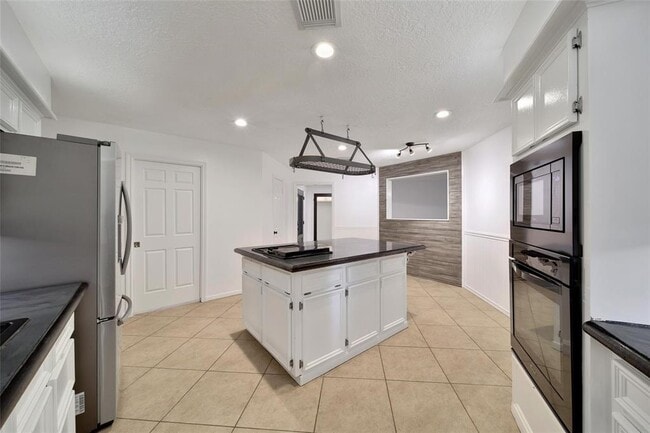 Building Photo - 9 Wind River Ct