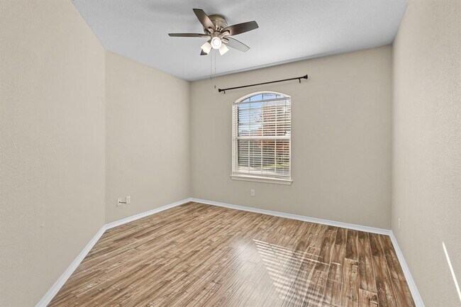 Building Photo - 318 Pond View Pass