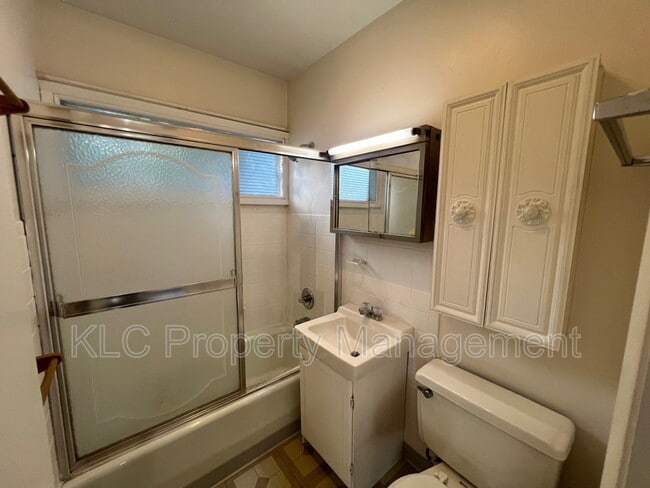 Building Photo - 2826 67th St